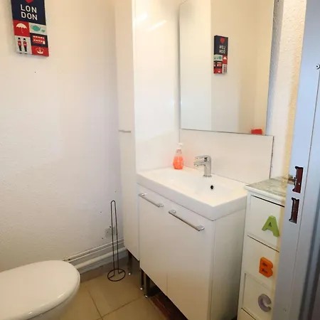 Apartment Climatise Avec Cabine, Terrasse Et Parking A Proximite De La - Fr-1-307-263