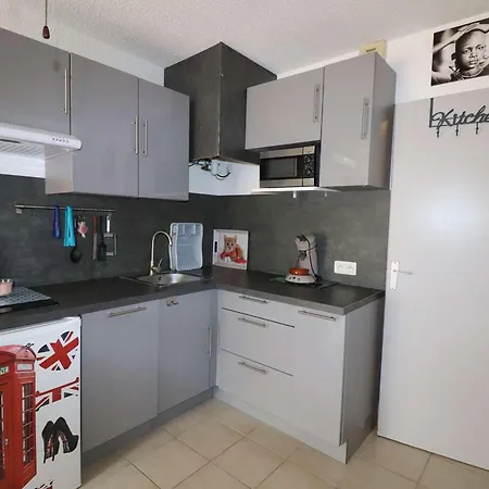 Climatise Avec Cabine, Terrasse Et Parking A Proximite De La - Fr-1-307-263