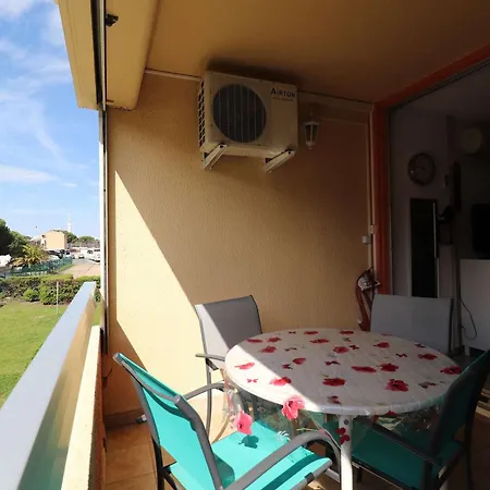 Climatise Avec Cabine, Terrasse Et Parking A Proximite De La - Fr-1-307-263 Apartment Le Grau-du-Roi