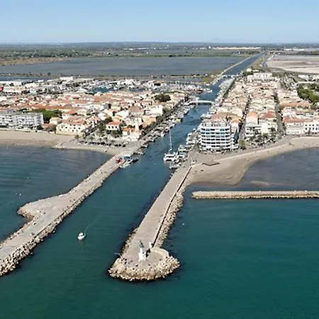 Climatise Avec Cabine, Terrasse Et Parking A Proximite De La - Fr-1-307-263