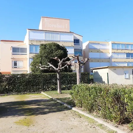 Climatise Avec Cabine, Terrasse Et Parking A Proximite De La - Fr-1-307-263